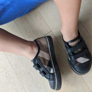 Unisex Burberry Kids Shoes Size 25